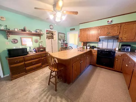 Kitchen - 15 Sullivan Rd, Laurel, MS 39443 photo 3 of 4