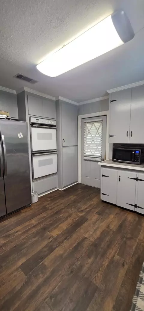 Kitchen - 75 E 8th Ave, Bay Springs, MS 39422 photo 2 of 3