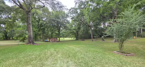 Exterior - 75 E 8th Ave, Bay Springs, MS 39422 photo 3 of 4