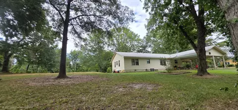 Exterior - 75 E 8th Ave, Bay Springs, MS 39422 photo 2 of 4