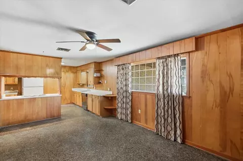Living - 107 W Bell Ave, Mendenhall, MS 39114 photo 4 of 5
