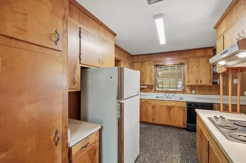 Kitchen - 107 W Bell Ave, Mendenhall, MS 39114 photo 2 of 5