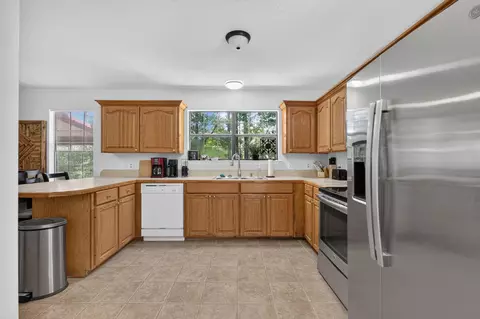 Kitchen - 61 Pinehills Dr, Collins, MS 39428 photo 4 of 4