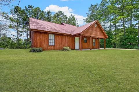 Exterior - 61 Pinehills Dr, Collins, MS 39428 photo 2 of 7