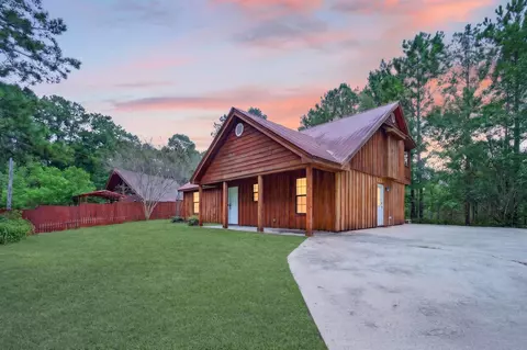 Exterior - 61 Pinehills Dr, Collins, MS 39428 photo 4 of 7