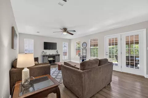 Living - 61 Pinehills Dr, Collins, MS 39428 photo 3 of 4