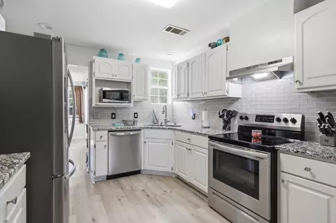 Kitchen - 772 E Central Ave, Petal, MS 39465 photo 1 of 2