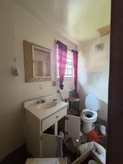 Bath - 511 Sandy T Gavin Ave, Laurel, MS 39440 photo 2 of 4