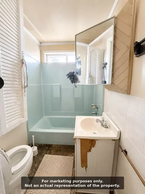 Bath - 511 Sandy T Gavin Ave, Laurel, MS 39440 photo 3 of 4
