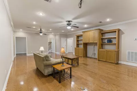 Living - 33 Pinedale Dr, Collins, MS 39428 photo 2 of 6