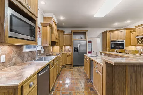 Kitchen - 33 Pinedale Dr, Collins, MS 39428 photo 2 of 7