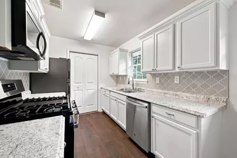Kitchen - 1 Maple Rd, Petal, MS 39465 photo 2 of 2