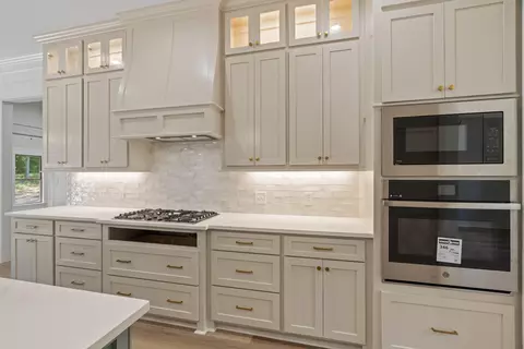 Kitchen - 6 Shadow Ridge Dr, Laurel, MS 39443 photo 3 of 3