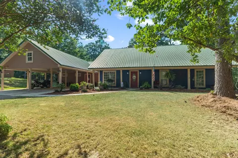 1265 Elks Lake Rd, Hattiesburg, MS 39401