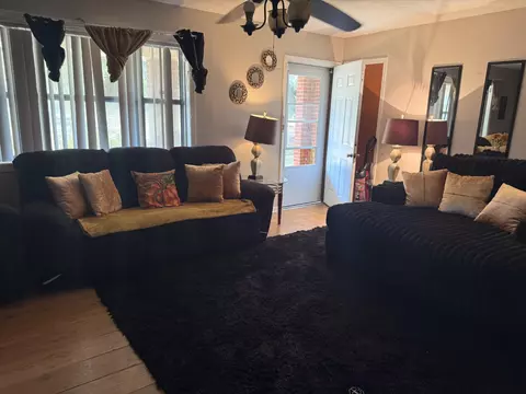 Living - 728 Mount Pleasant, Mount Olive, MS 39119 photo 3 of 4