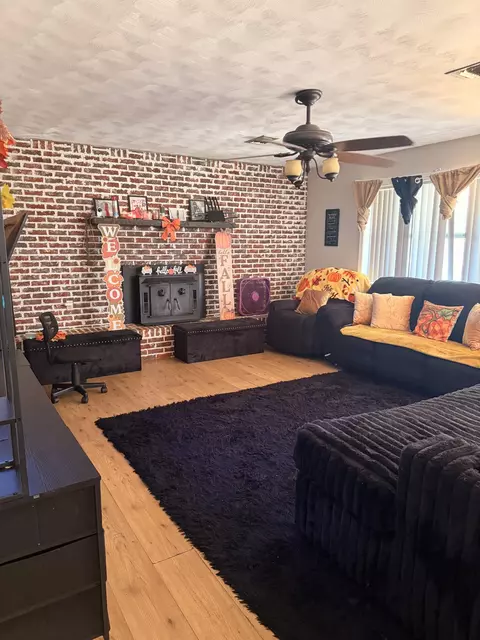 Living - 728 Mount Pleasant, Mount Olive, MS 39119 photo 1 of 4