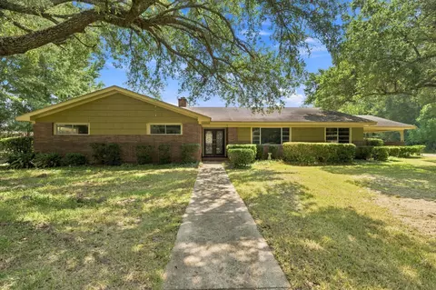 312 Spring St, Taylorsville, MS 39168
