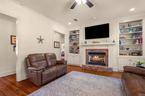 Living - 18 Eric Nobles Ln, Sumrall, MS 39482 photo 1 of 3