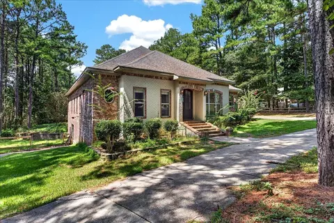 14 Bedford Forrest Ln, Hattiesburg, MS 39401