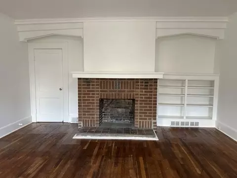 Living - 836 N 8th Ave, Laurel, MS 39440 photo 3 of 3