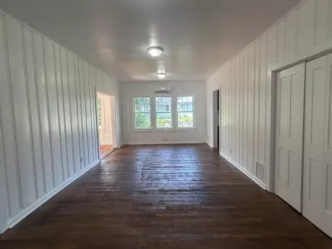 Living - 836 N 8th Ave, Laurel, MS 39440 photo 1 of 3