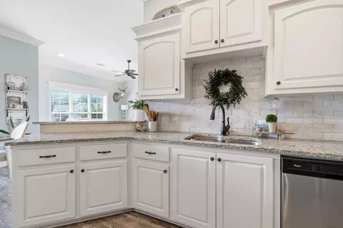 Kitchen - 28 Chastain, Sumrall, MS 39482 photo 1 of 2