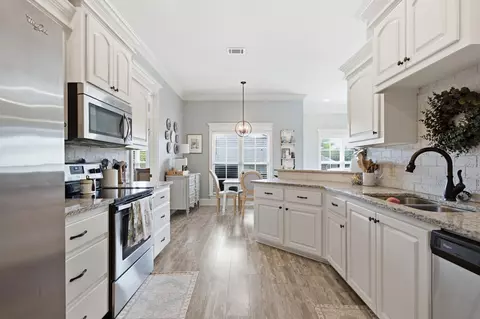 Kitchen - 28 Chastain, Sumrall, MS 39482 photo 2 of 2
