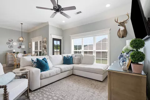 Living - 28 Chastain, Sumrall, MS 39482 photo 1 of 1