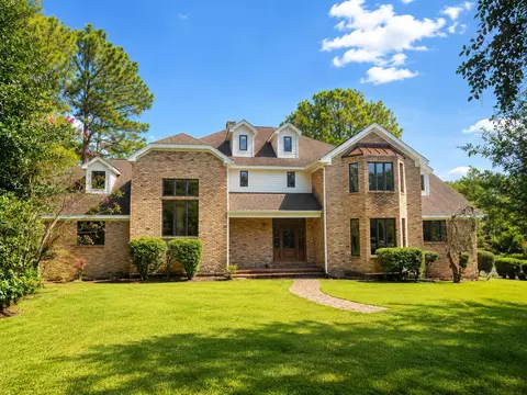 69 Pompano Dr, Hattiesburg, MS 39402