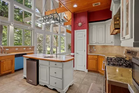 Kitchen - 993 Mississippi 29, Wiggins, MS 39577 photo 3 of 4