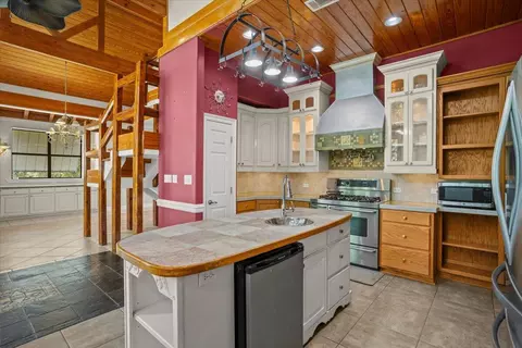 Kitchen - 993 Mississippi 29, Wiggins, MS 39577 photo 2 of 4