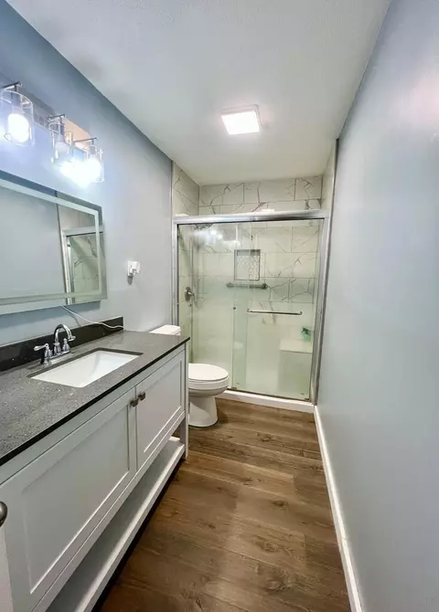 Bath - 1110 Valley Dr, Laurel, MS 39440 photo 2 of 4
