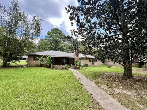 Exterior - 1110 Valley Dr, Laurel, MS 39440 photo 3 of 3