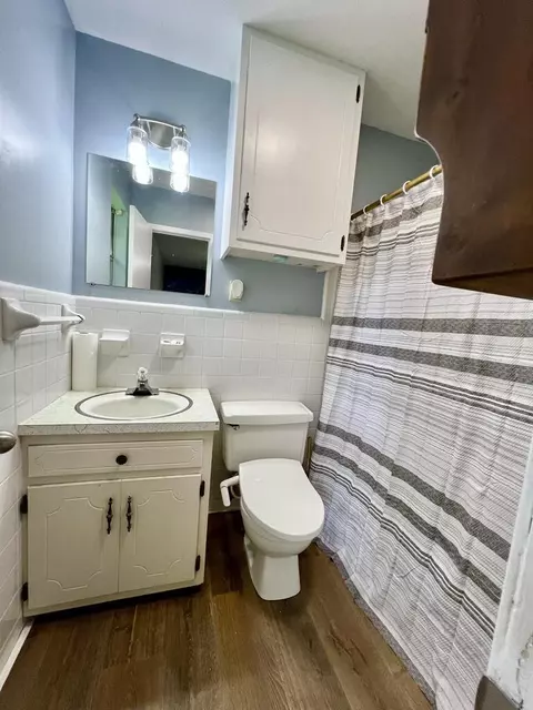 Bath - 1110 Valley Dr, Laurel, MS 39440 photo 4 of 4
