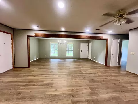 Living - 1110 Valley Dr, Laurel, MS 39440 photo 1 of 4