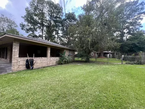 Exterior - 1110 Valley Dr, Laurel, MS 39440 photo 1 of 3