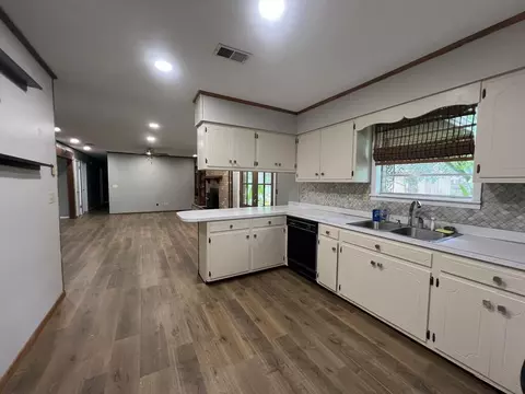 Kitchen - 1110 Valley Dr, Laurel, MS 39440 photo 2 of 2