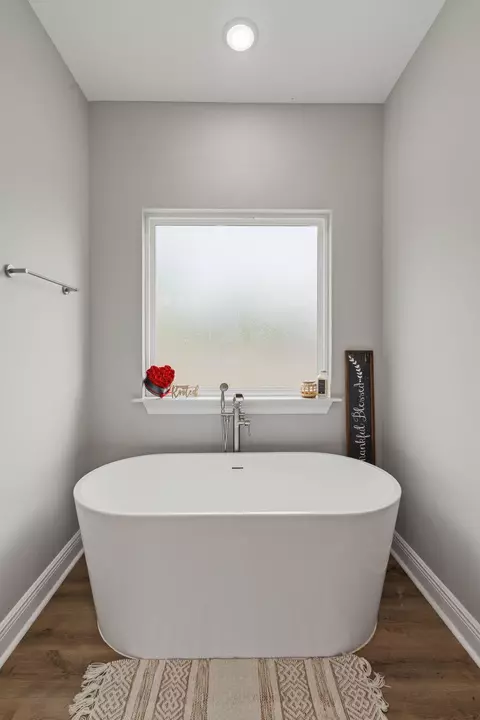 Bath - 31 Berwick, Petal, MS 39465 photo 1 of 5
