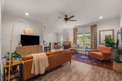 Living - 30 N Slade, Sumrall, MS 39482 photo 2 of 3