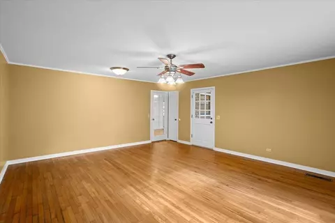 Living - 104 Pine St, Sumrall, MS 39482 photo 5 of 8