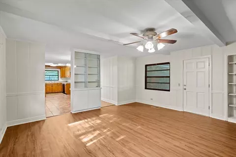 Living - 104 Pine St, Sumrall, MS 39482 photo 2 of 8