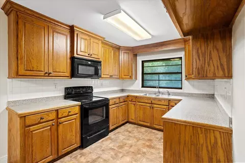 Kitchen - 104 Pine St, Sumrall, MS 39482 photo 2 of 2