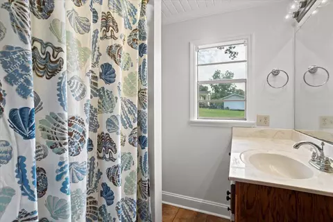 Bath - 104 Pine St, Sumrall, MS 39482 photo 2 of 2