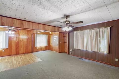 Living - 215 E Simpson Ave, Mendenhall, MS 39114 photo 2 of 4