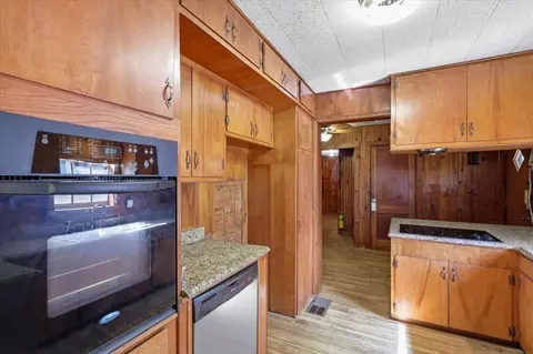 Kitchen - 215 E Simpson Ave, Mendenhall, MS 39114 photo 2 of 4