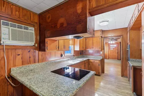Kitchen - 215 E Simpson Ave, Mendenhall, MS 39114 photo 3 of 4