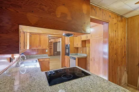 Kitchen - 215 E Simpson Ave, Mendenhall, MS 39114 photo 4 of 4