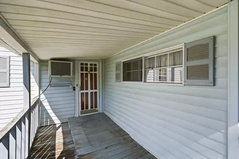 Exterior - 215 E Simpson Ave, Mendenhall, MS 39114 photo 4 of 9