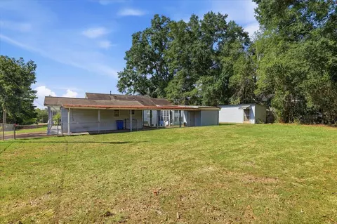 Exterior - 215 E Simpson Ave, Mendenhall, MS 39114 photo 8 of 9
