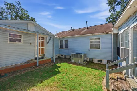 Exterior - 215 E Simpson Ave, Mendenhall, MS 39114 photo 9 of 9